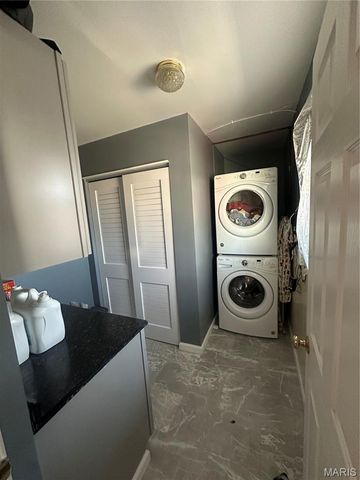 12249 Bennington Place, Maryland Heights, MO 63043