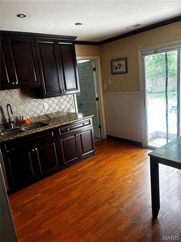 12249 Bennington Place, Maryland Heights, MO 63043