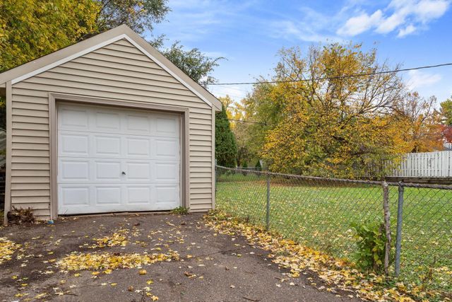 1467 County Road B E, Maplewood, MN 55109