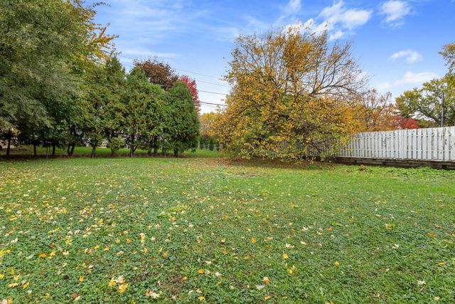 1467 County Road B E, Maplewood, MN 55109