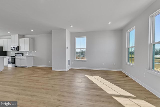 17 OASIS AVE, Ranson, WV 25438