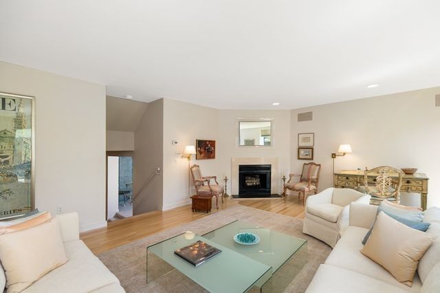 183 Commonwealth Ave. PH, Boston, MA 02116