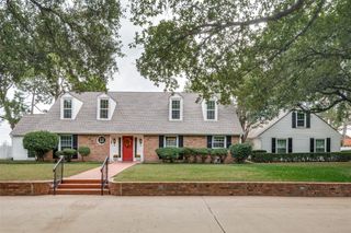 713 Meadow Drive, Corsicana, TX 75110
