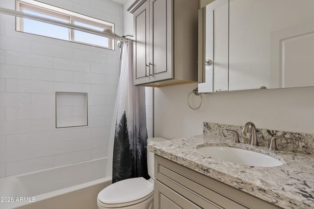249 E PASO FINO Way, San Tan Valley, AZ 85143