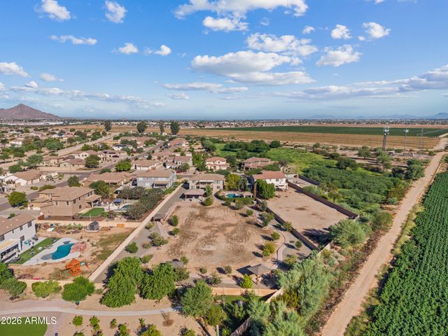 249 E PASO FINO Way, San Tan Valley, AZ 85143
