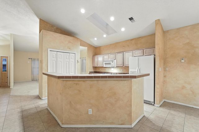 736 GRAY HAWK Drive NE, Rio Rancho, NM 87144