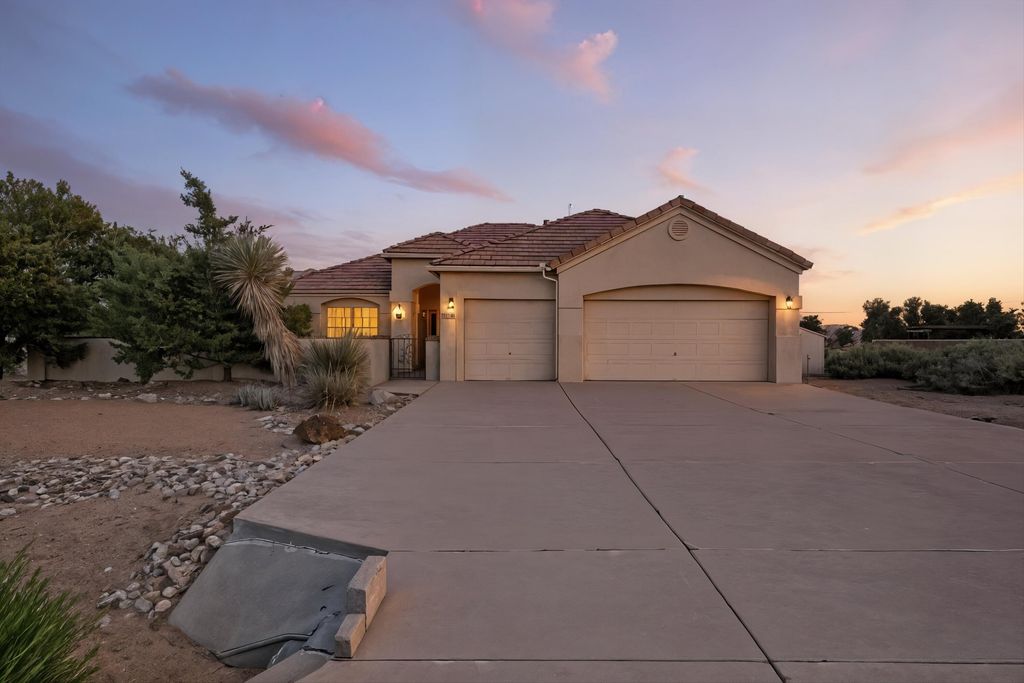 736 GRAY HAWK Drive NE, Rio Rancho, NM 87144