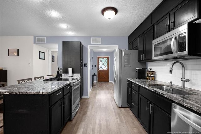 3855 Sturbridge Drive, Hope Mills, NC 28348