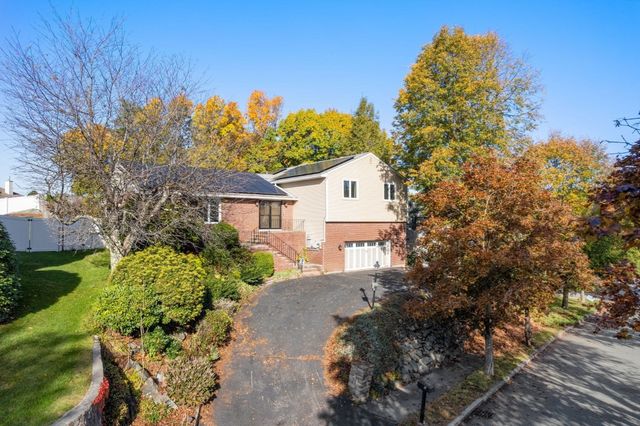 5 Pebble Place, Stoneham, MA 02180