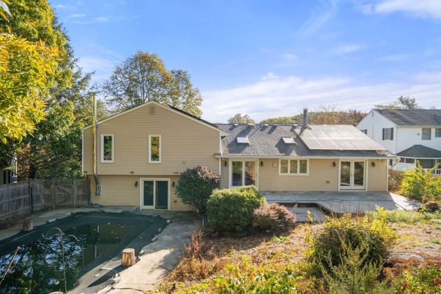 5 Pebble Place, Stoneham, MA 02180