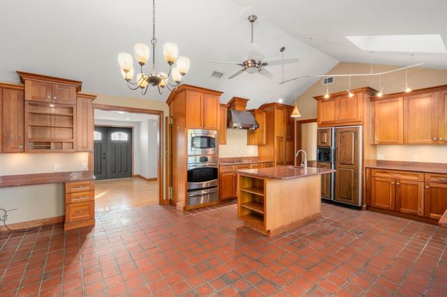 5 Pebble Place, Stoneham, MA 02180