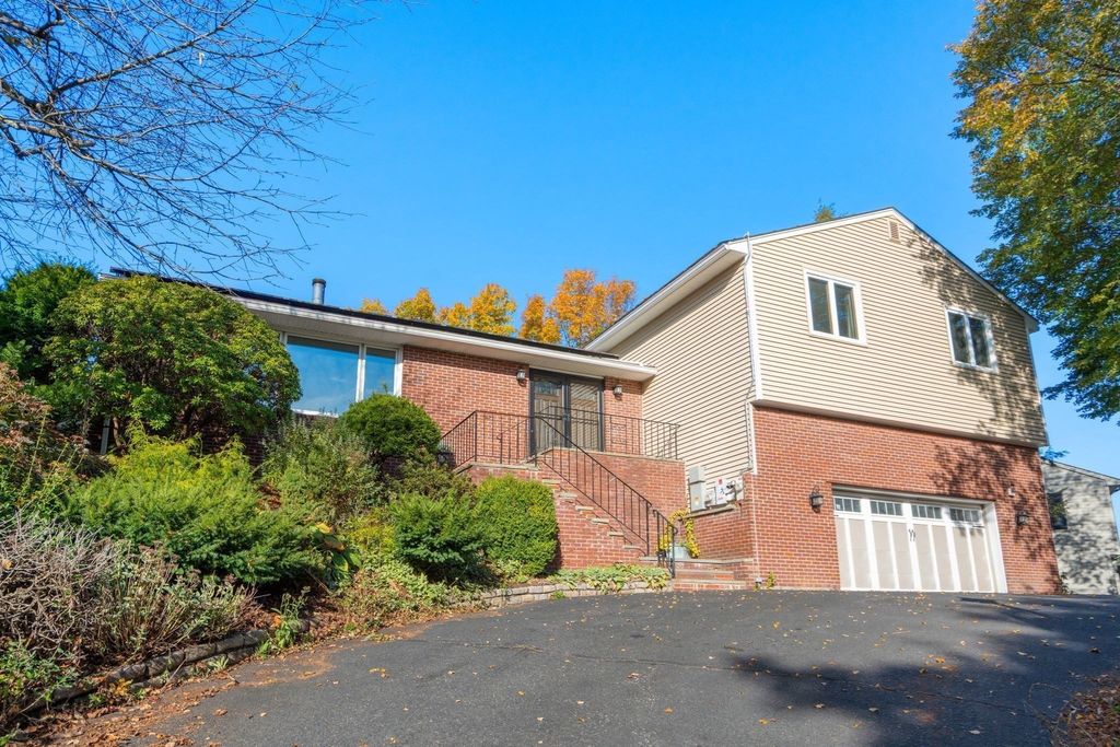 5 Pebble Place, Stoneham, MA 02180