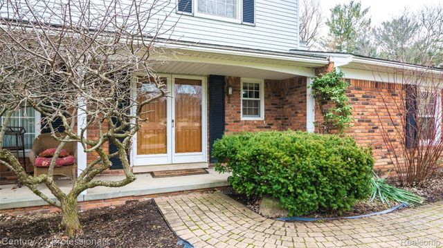 21824 RATHLONE Drive S, Novi, MI 48167