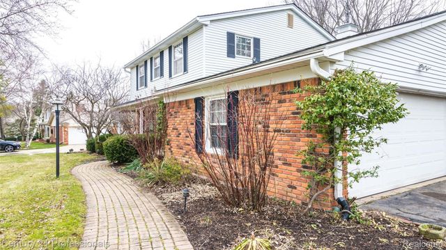 21824 RATHLONE Drive S, Novi, MI 48167