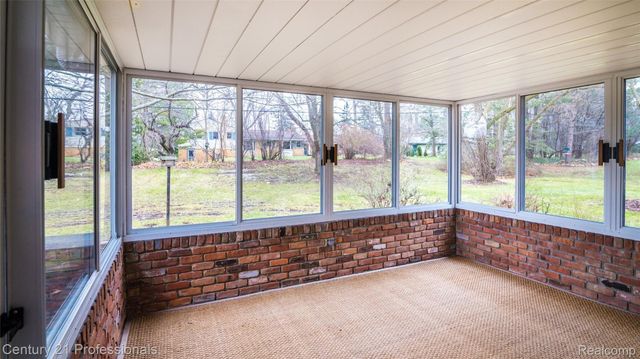 21824 RATHLONE Drive S, Novi, MI 48167