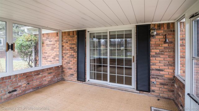 21824 RATHLONE Drive S, Novi, MI 48167