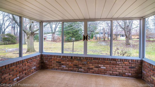 21824 RATHLONE Drive S, Novi, MI 48167