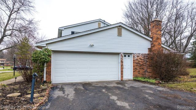 21824 RATHLONE Drive S, Novi, MI 48167