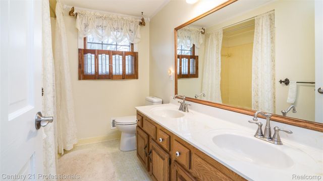 21824 RATHLONE Drive S, Novi, MI 48167