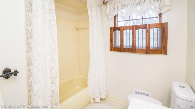 21824 RATHLONE Drive S, Novi, MI 48167