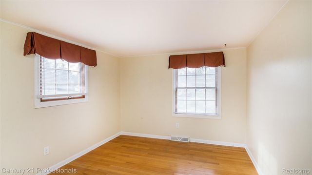 21824 RATHLONE Drive S, Novi, MI 48167