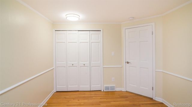 21824 RATHLONE Drive S, Novi, MI 48167