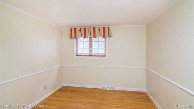 21824 RATHLONE Drive S, Novi, MI 48167