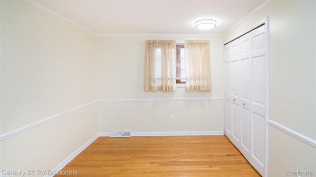 21824 RATHLONE Drive S, Novi, MI 48167