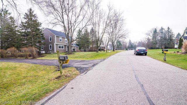 21824 RATHLONE Drive S, Novi, MI 48167