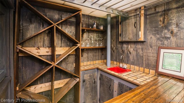 21824 RATHLONE Drive S, Novi, MI 48167