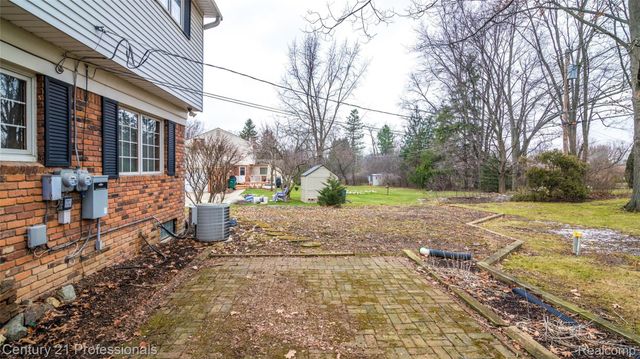 21824 RATHLONE Drive S, Novi, MI 48167