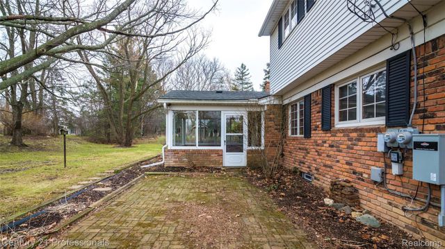 21824 RATHLONE Drive S, Novi, MI 48167