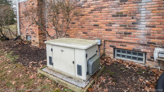 21824 RATHLONE Drive S, Novi, MI 48167