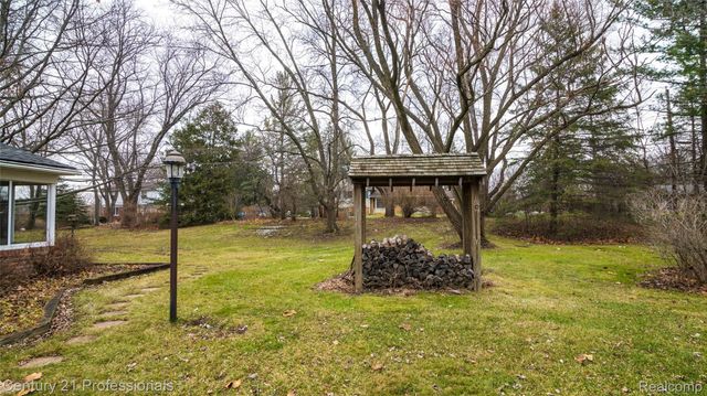 21824 RATHLONE Drive S, Novi, MI 48167