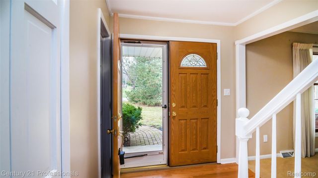 21824 RATHLONE Drive S, Novi, MI 48167