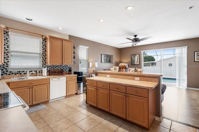 5742 48TH STREET CIRCLE E, Bradenton, FL 34203