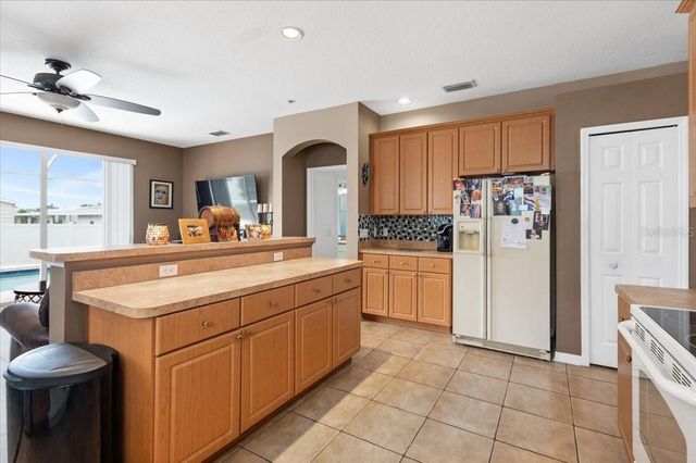 5742 48TH STREET CIRCLE E, Bradenton, FL 34203