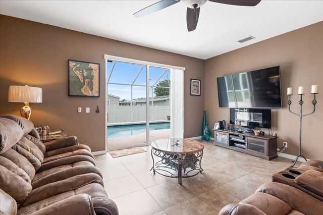 5742 48TH STREET CIRCLE E, Bradenton, FL 34203