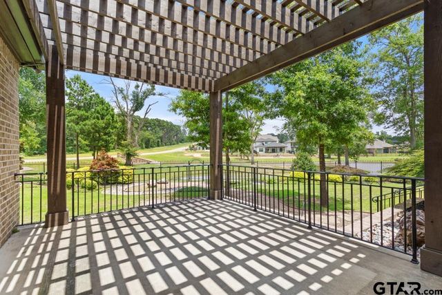 7532 Northlake Dr., Tyler, TX 75703