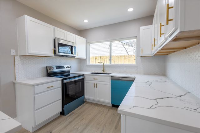 606 SE 10th Street, Grand Prairie, TX 75051