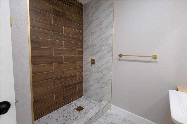 606 SE 10th Street, Grand Prairie, TX 75051