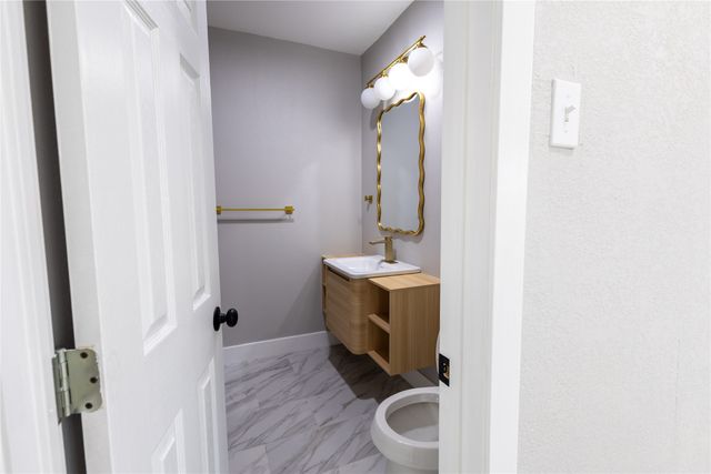 606 SE 10th Street, Grand Prairie, TX 75051