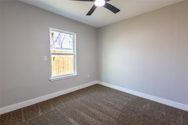 606 SE 10th Street, Grand Prairie, TX 75051