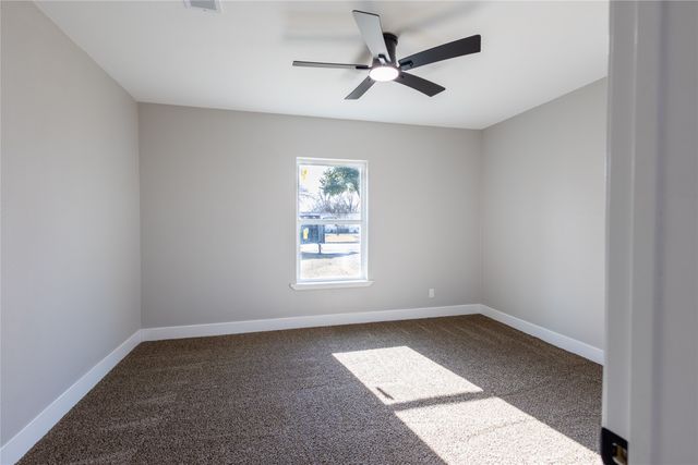 606 SE 10th Street, Grand Prairie, TX 75051