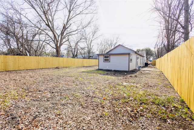 606 SE 10th Street, Grand Prairie, TX 75051