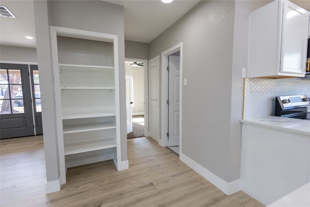 606 SE 10th Street, Grand Prairie, TX 75051