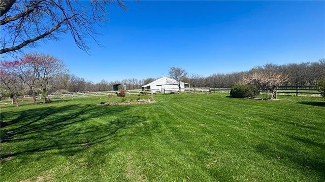 5460 W 175th Street, Stilwell, KS 66608