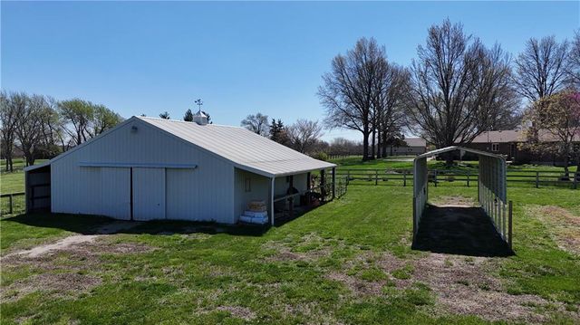 5460 W 175th Street, Stilwell, KS 66608