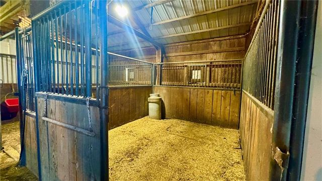 5460 W 175th Street, Stilwell, KS 66608
