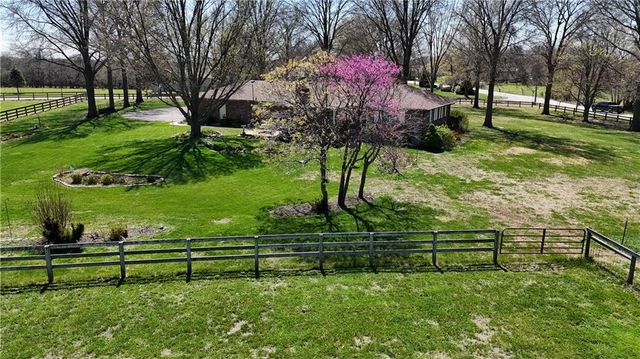 5460 W 175th Street, Stilwell, KS 66608